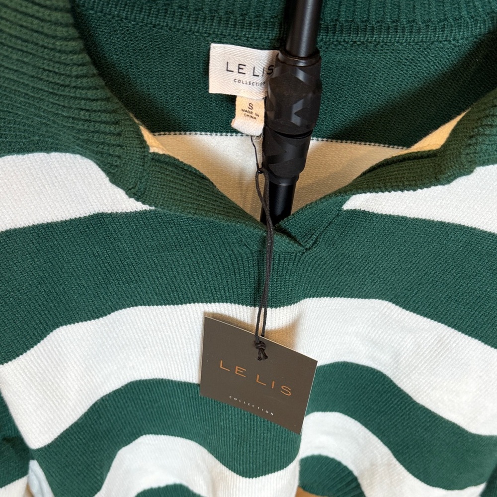 Le Lis Collection Forest Green and White V-Neck Collared Sweater - Picture 4 of 5
